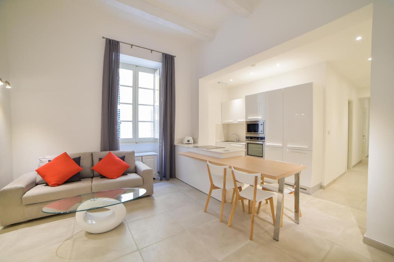CA 1 - Deluxe two-bedroom apt in Valletta Buitenkant foto