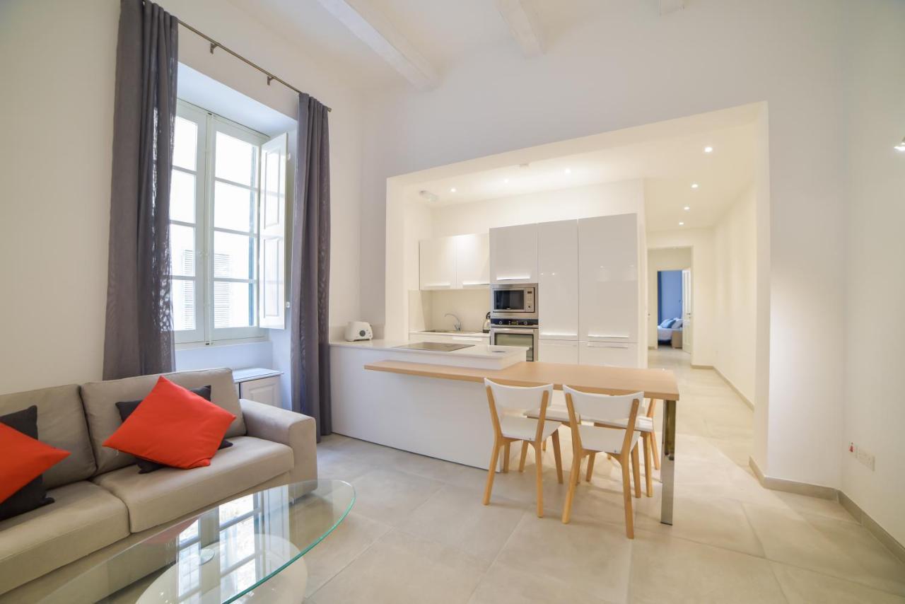 CA 1 - Deluxe two-bedroom apt in Valletta Buitenkant foto