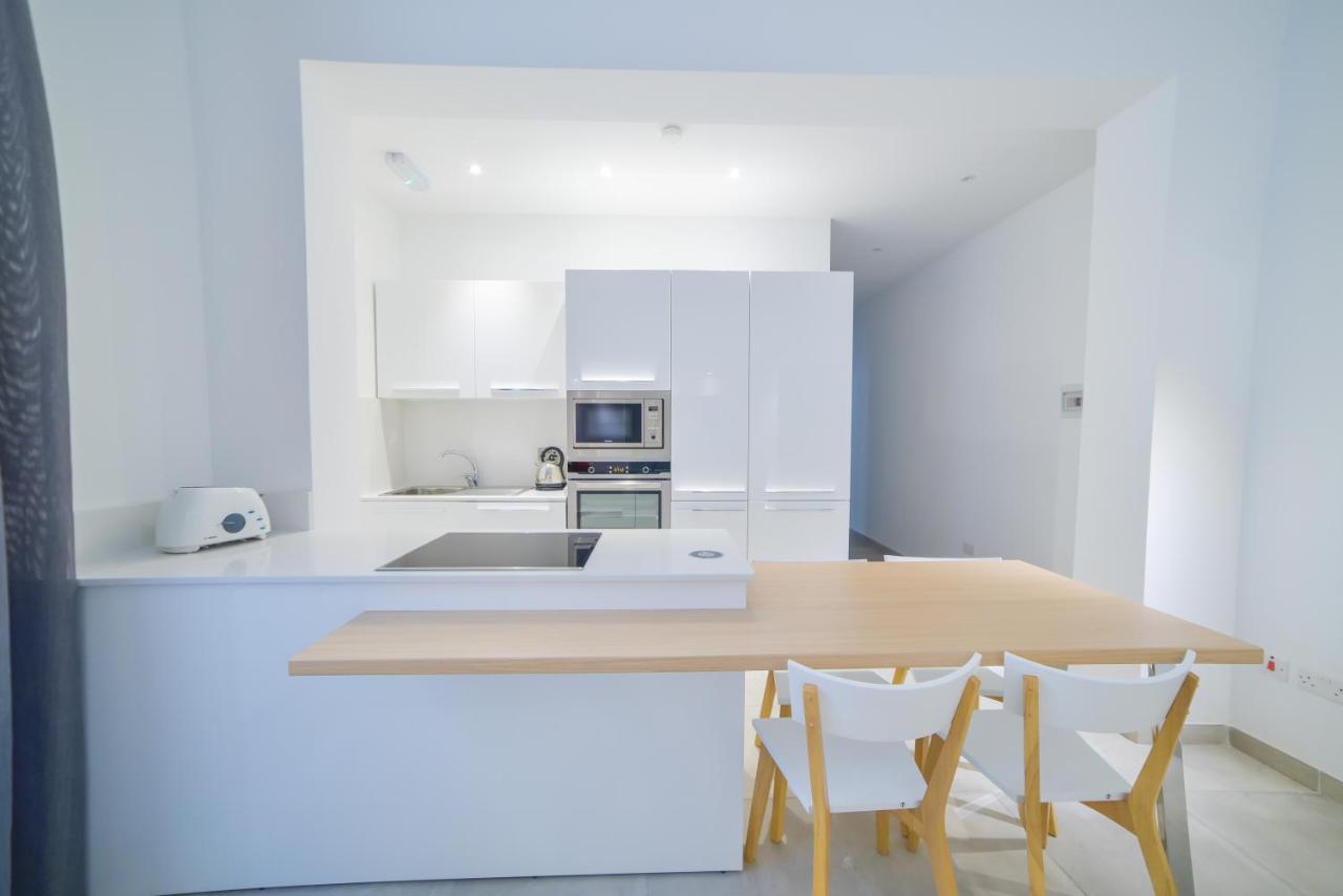 CA 1 - Deluxe two-bedroom apt in Valletta Buitenkant foto