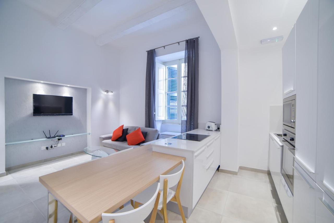 CA 1 - Deluxe two-bedroom apt in Valletta Buitenkant foto